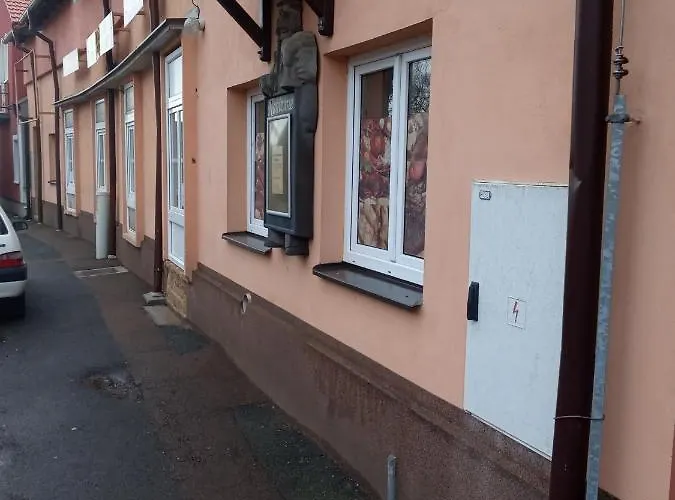 & Konukevi Chrast (Plzen)